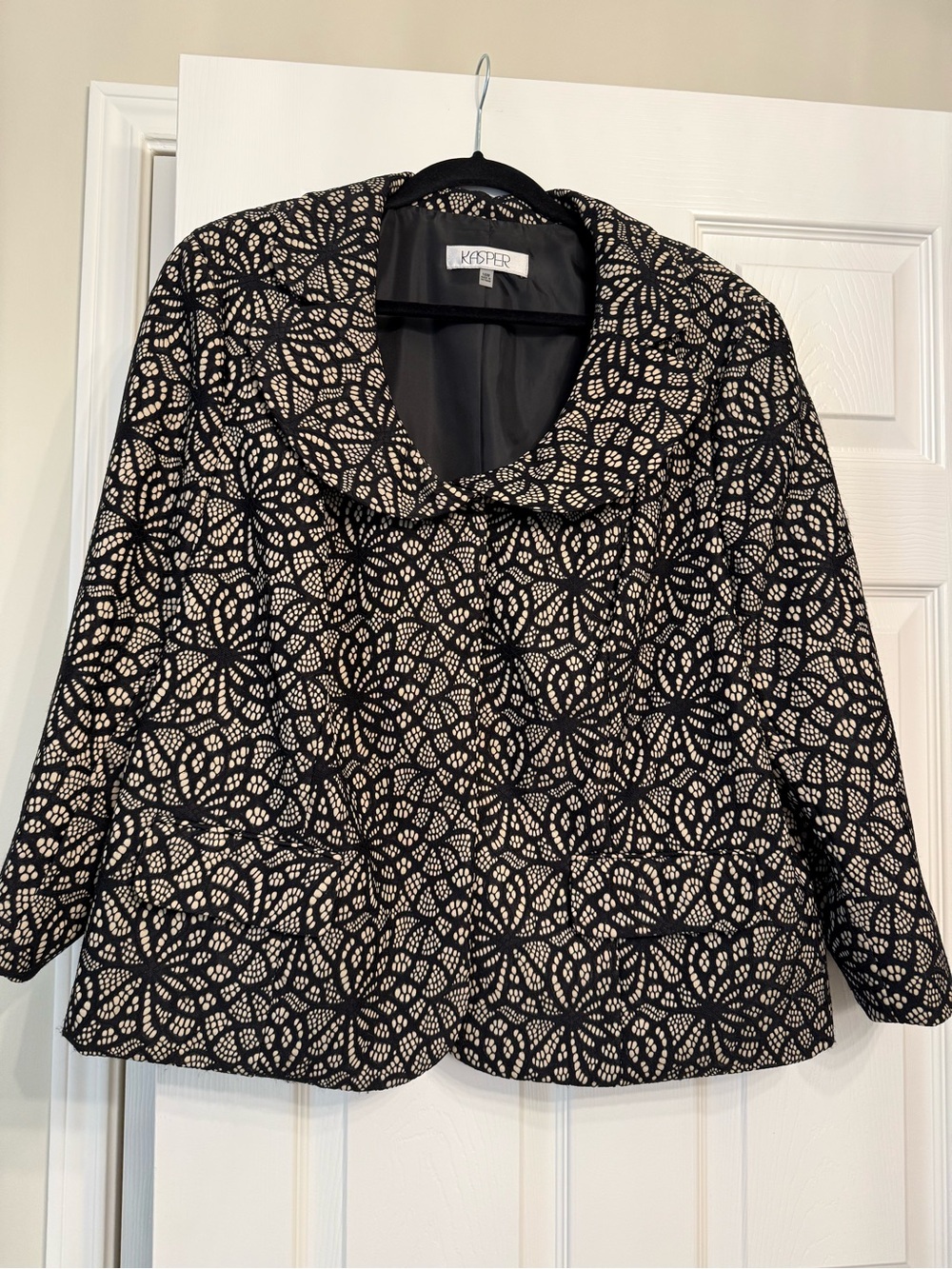 Kasper Black and Cream Floral Lace-Effect Cropped Blazer